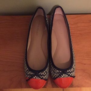 Banana Republic orange navy patterned Robin flat